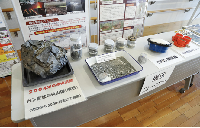 火山本部地域講演会での講演者の様子
